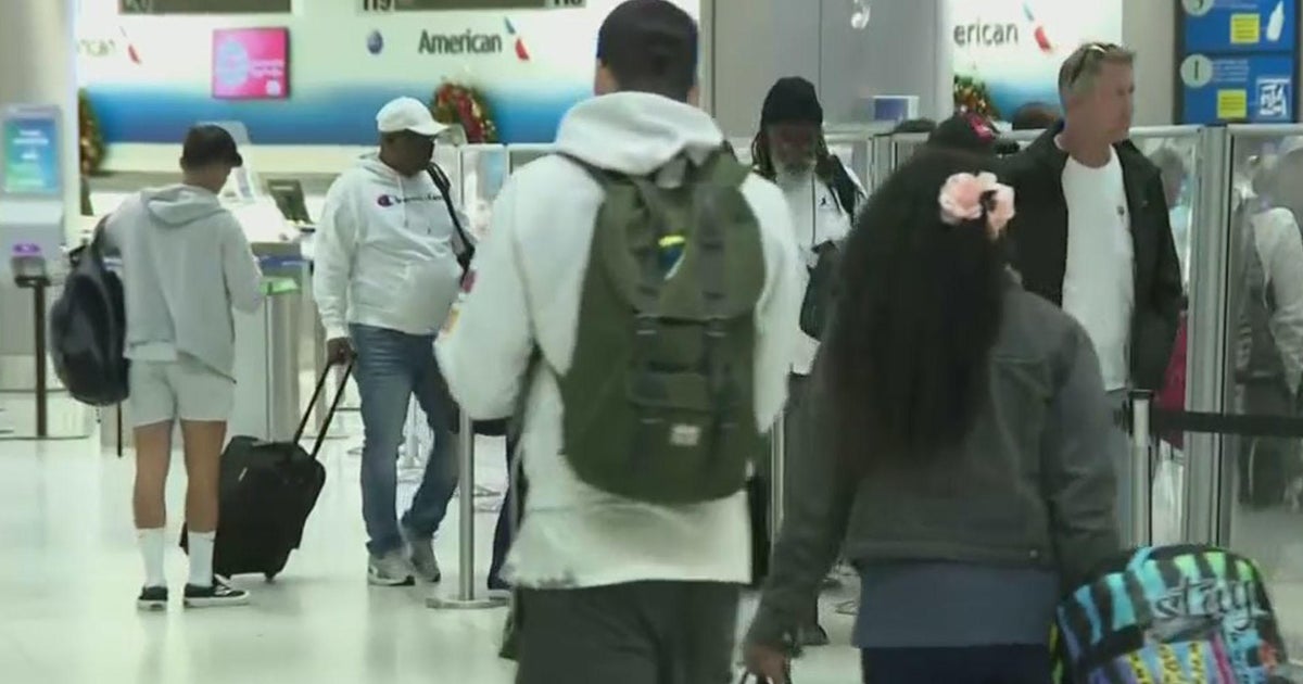 Hundreds catching flights at South Florida’s airports for Christmas crack