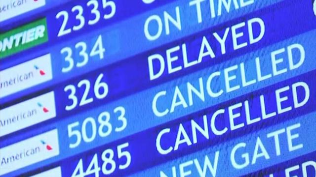 flight-cancelations-and-delays-at-phl-philadelphia-international-airport-christmas-eve-2022.jpg 