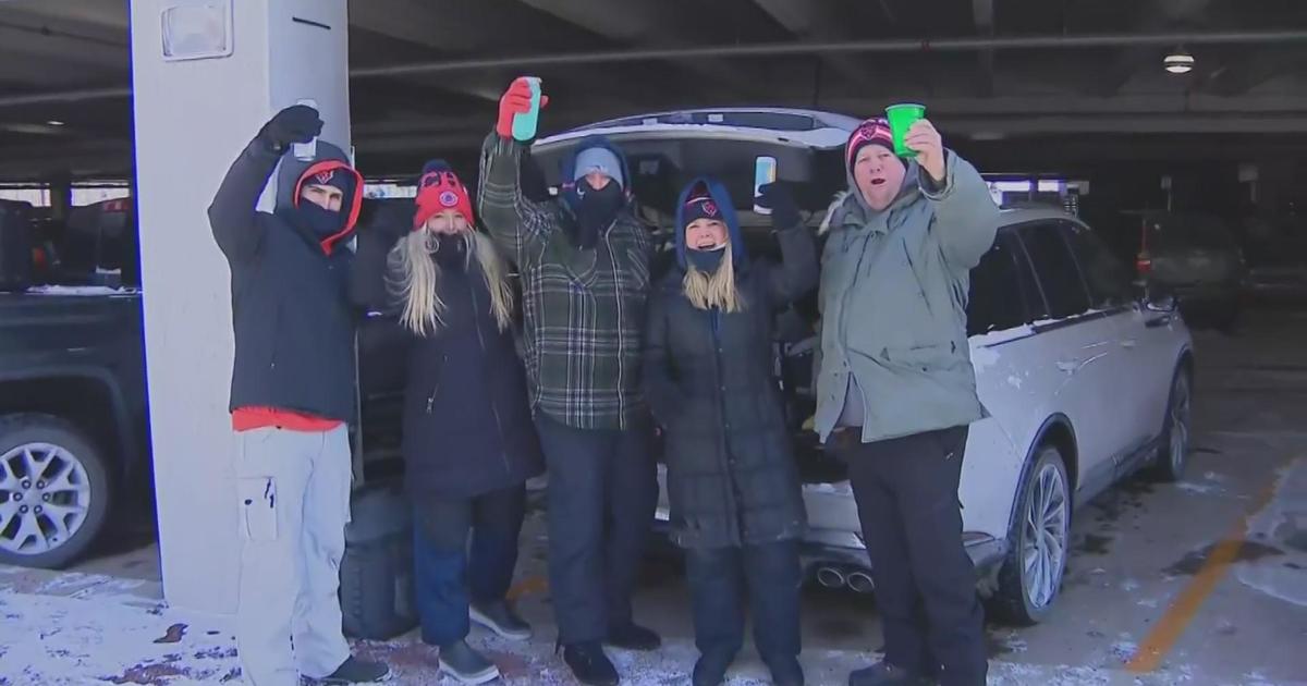 Chicago Bears: Fans hustle to get to warm refuge after game