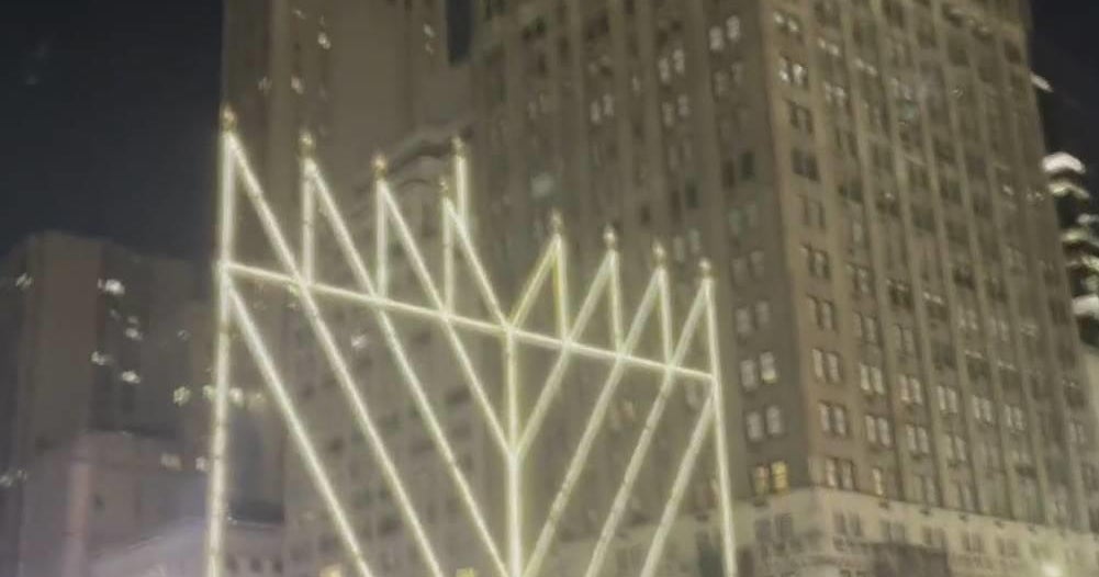 8th candle on world's largest menorah lit for final night of Hanukkah