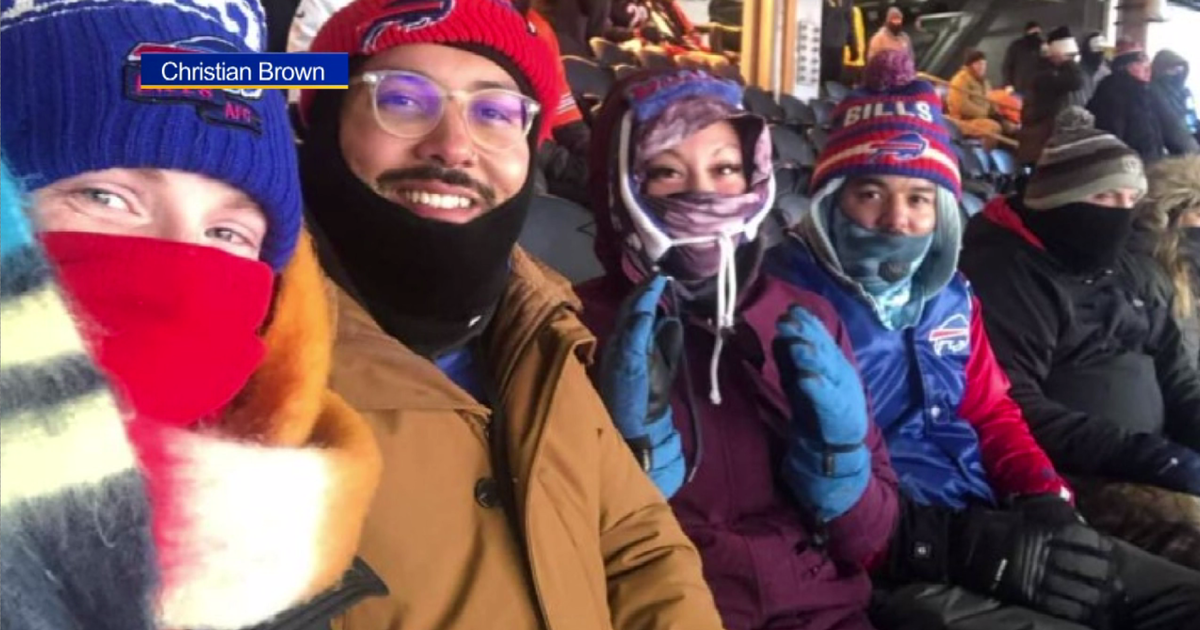 Buffalo blizzard forces Bills to spend Christmas Eve in Chicago