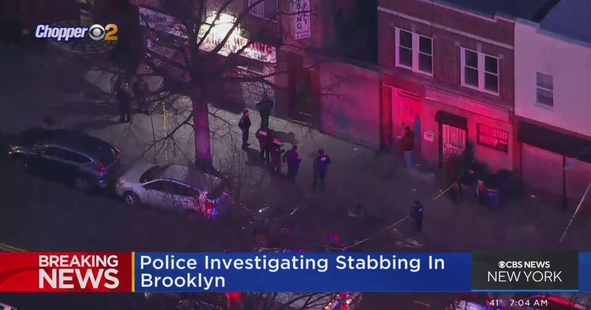 Multiple people stabbed in Brooklyn - CBS New York