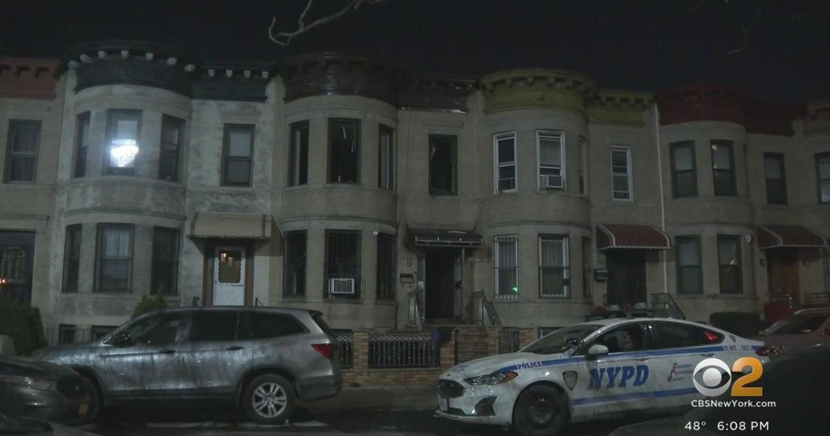 Department of Correction worker killed in Crown Heights fire - CBS New York