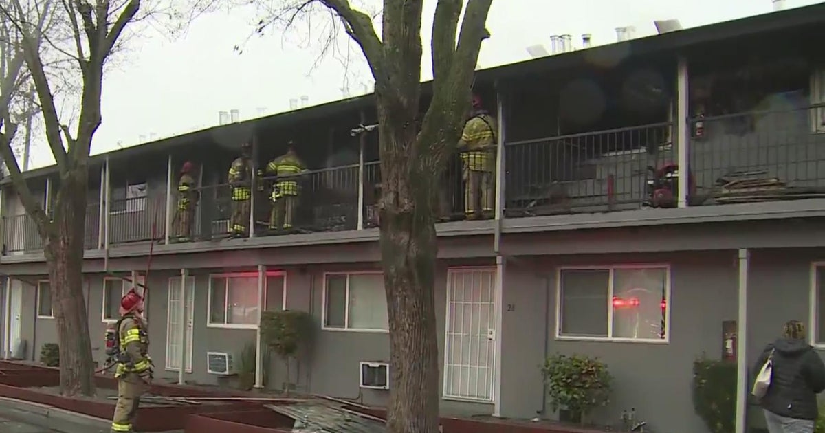 Sacramento apartment fire leaves 5 people displaced