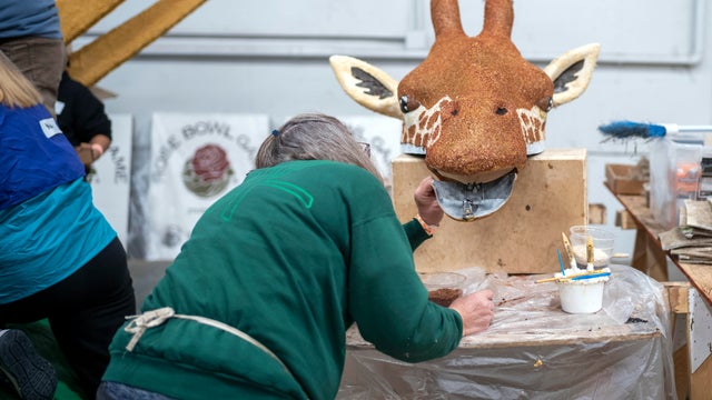 Volunteers and builders put the final touches on this year's Rose Parade floats 