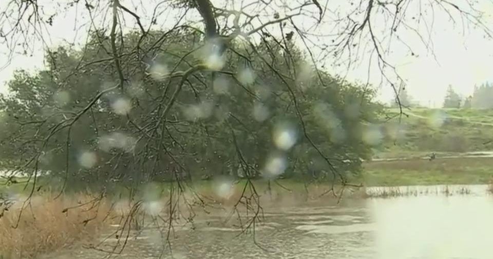 Two people stranded on island in Laguna Creek in Elk Grove