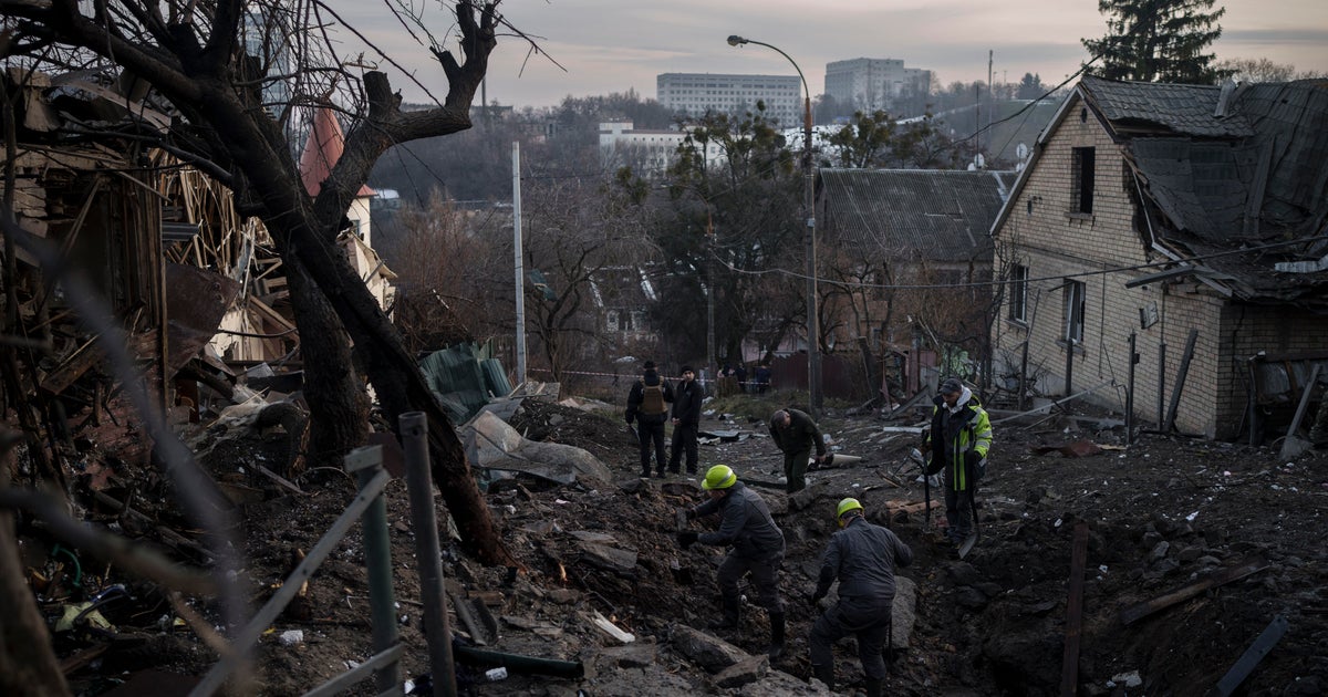 Russia hits Ukraine with new missiles; Zelenskyy gives "really powerful" end-of-year speech