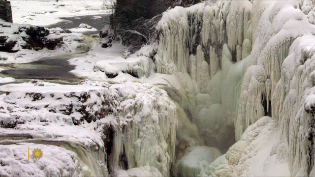 010123-nature-ice-chasm-1920-1589164-640x360.jpg 