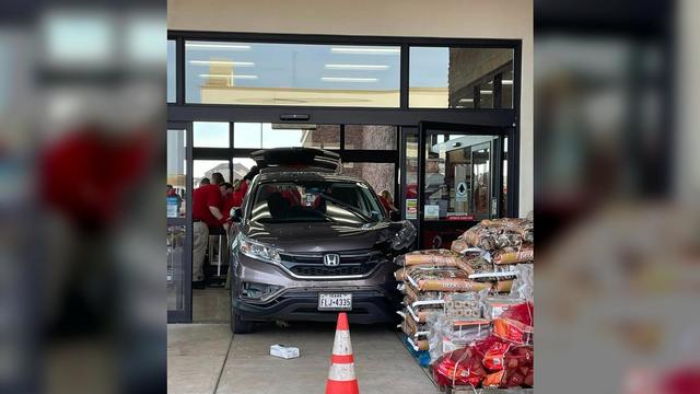 Stolen car crashes into Royse City Buc-ee's after police chase, officials say 