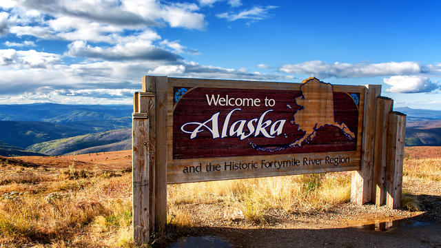 Alaska, USA: Welcome to Alaska sign at Canadian border on Top of the World Highway 