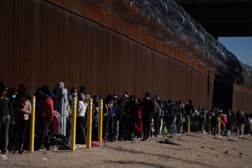 Supreme Court Justice Pauses Lifting of Title 42 Border Rule 