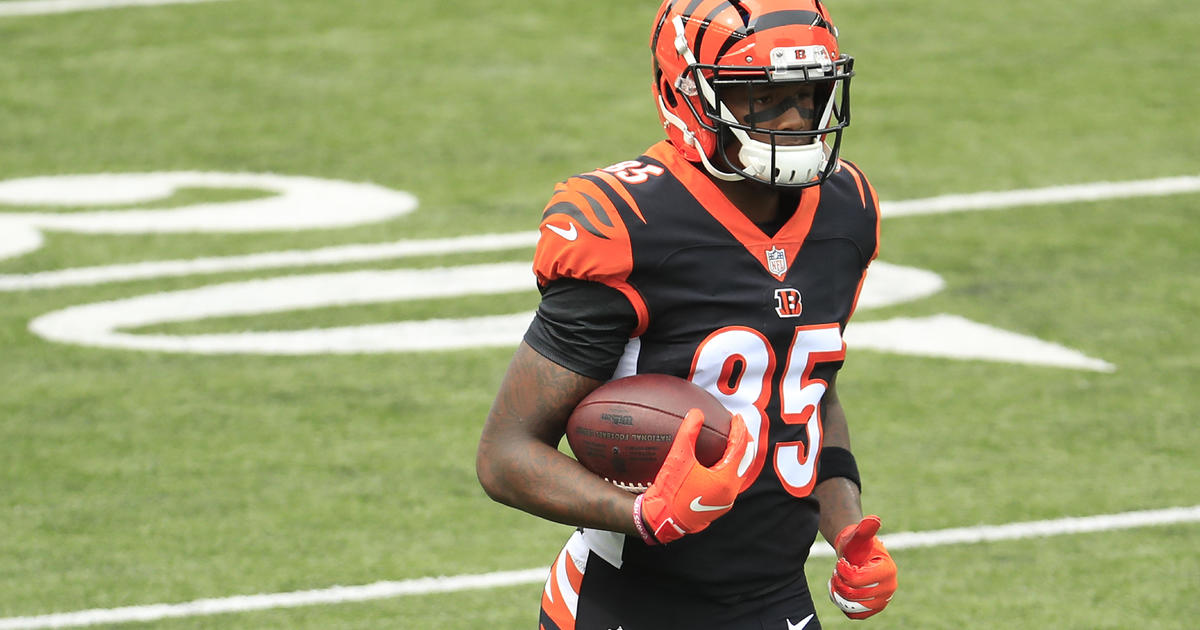 Bengals receiver Tee Higgins shares support for Damar Hamlin following play  that left Bills player in critical condition - CBS News