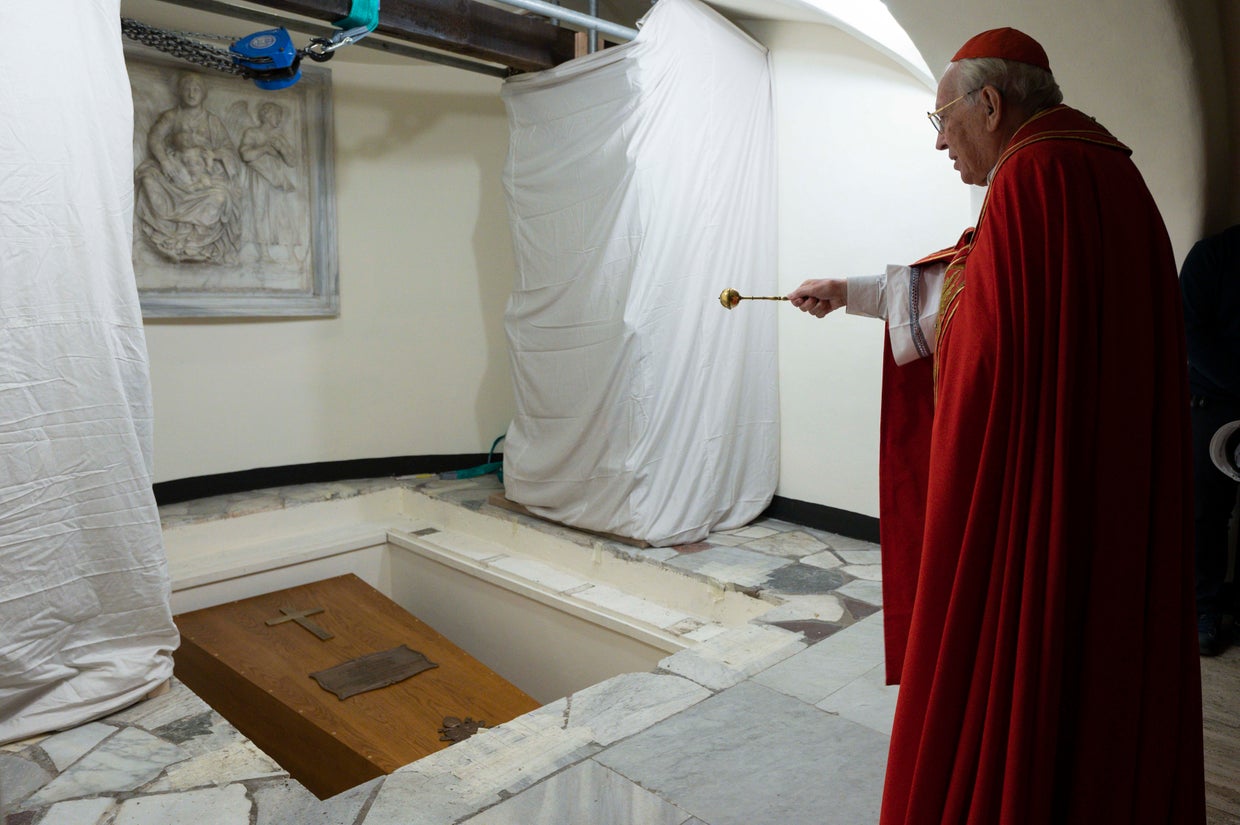 pope-benedict-buried.jpg
