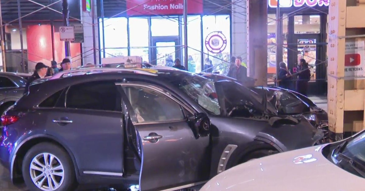 Suspected carjacker killed in Loop crash - CBS Chicago