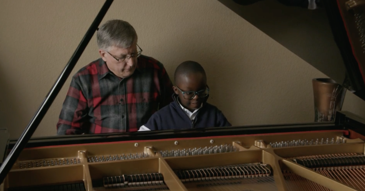 A stranger gave a boy with autism a $15,000 piano after hearing him play