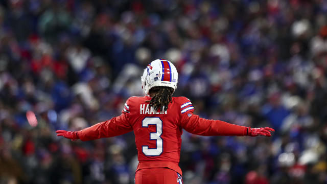 Buffalo Bills Safety Damar Hamlin Throws Out First Pitch at Pittsburgh  Pirates Game - Fastball