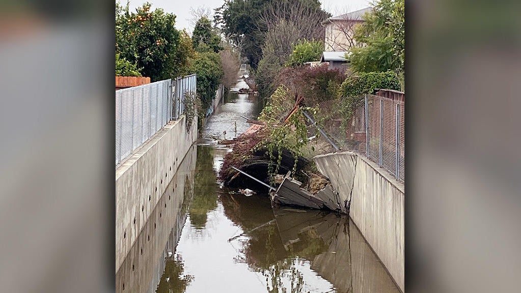 Collapsed water channel wall in San Leandro floods several properties