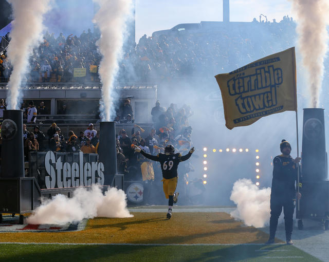 JAN 8th, 2023: Kenny Pickett #8 during the Steelers vs Browns game in  Pittsburgh, PA. Jason Pohuski/CSM/Sipa USA(Credit Image: © Jason  Pohuski/Cal Sport Media/Sipa USA Stock Photo - Alamy