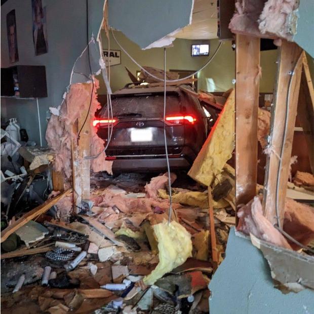 Car crashes into a Tracy business 