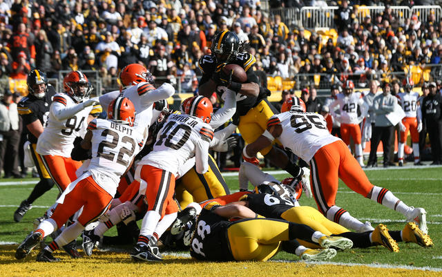 JAN 8th, 2023: Kenny Pickett #8 during the Steelers vs Browns game in  Pittsburgh, PA. Jason Pohuski/CSM/Sipa USA(Credit Image: © Jason  Pohuski/Cal Sport Media/Sipa USA Stock Photo - Alamy