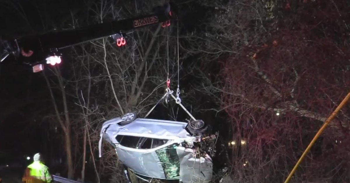 Ravine crash in Highland Park CBS Chicago