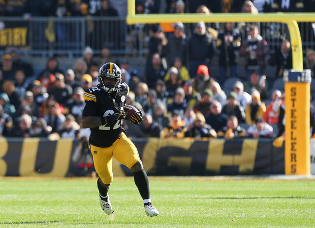 JAN 8th, 2023: Kenny Pickett #8 during the Steelers vs Browns game in  Pittsburgh, PA. Jason Pohuski/CSM/Sipa USA(Credit Image: © Jason  Pohuski/Cal Sport Media/Sipa USA Stock Photo - Alamy