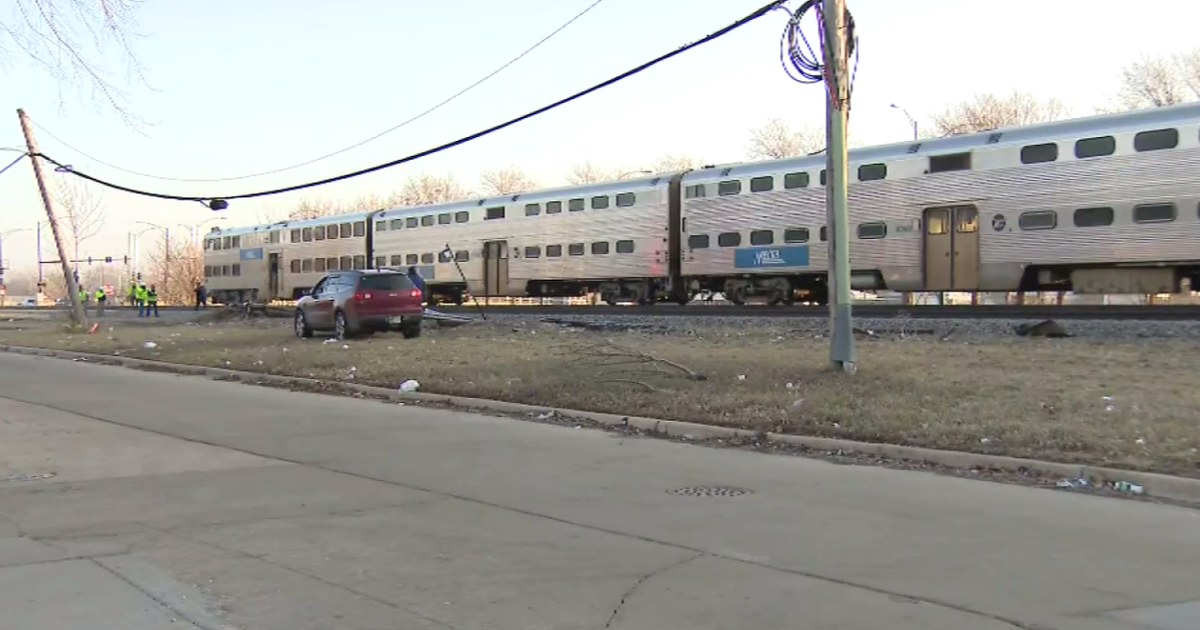 metra-rock-island-train-hits-car-in-morgan-park-cbs-chicago