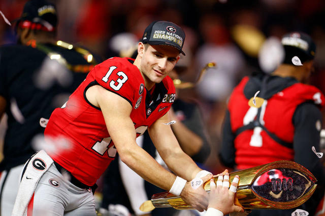 Georgia Players Ate Wings On Sideline During Blowout Win (VIDEO)