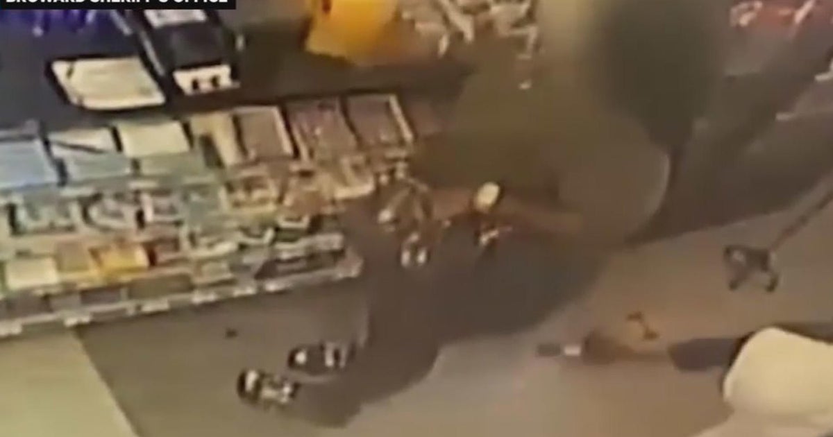 Man accused of voyeurism at North Lauderdale retailer arrested