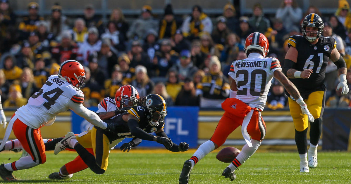 Steelers CB Levi Wallace taking interception ball to Damar Hamlin