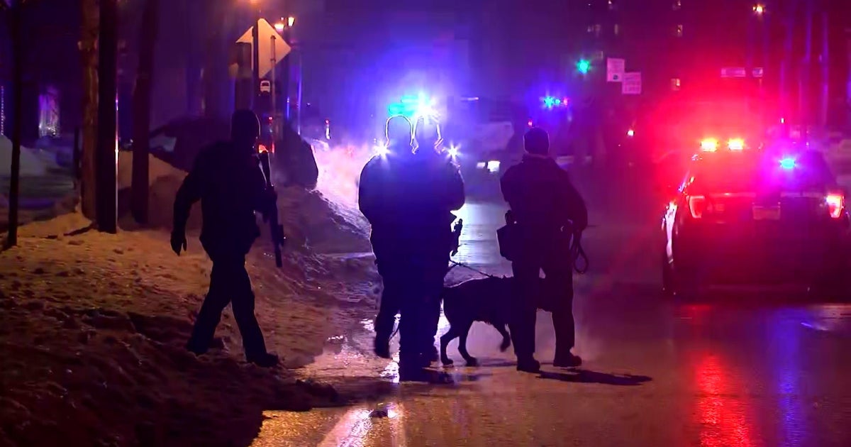 Suspect at large after shooting outside Minneapolis market leaves 1 ...