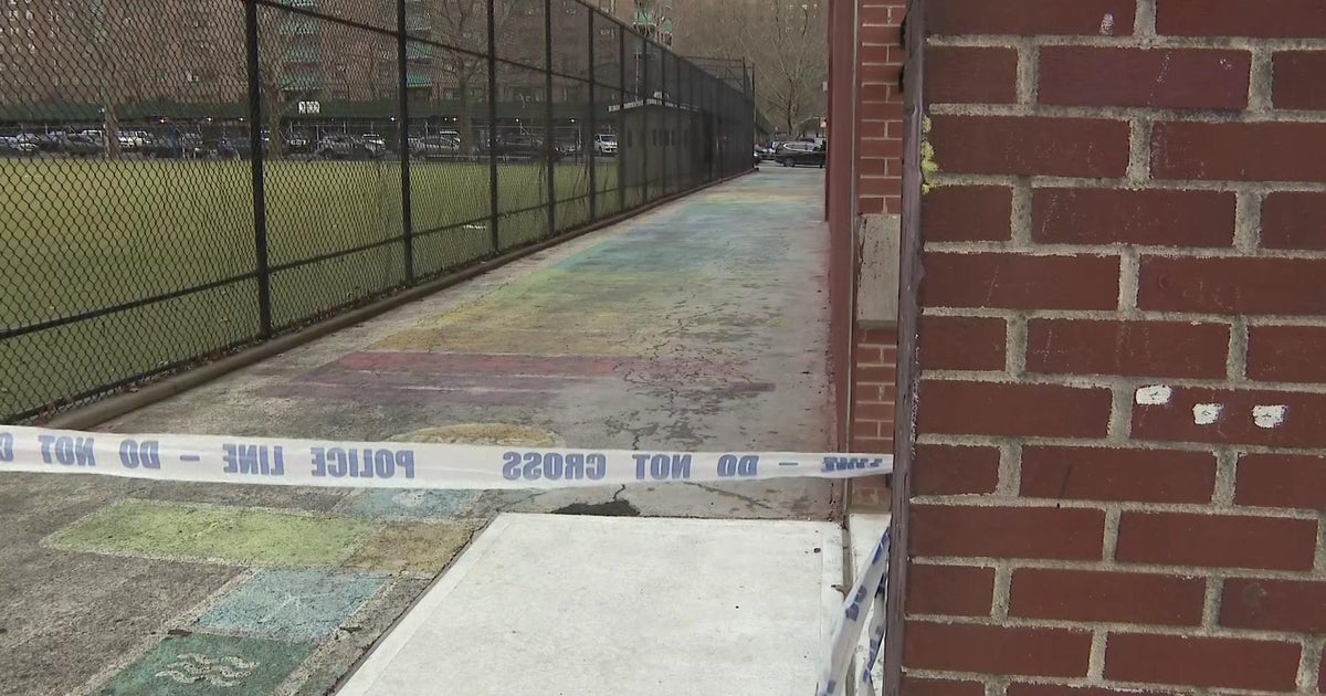 Police: 14-year-old stabbed at Bronx basketball court - CBS New York