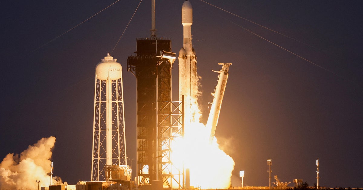 SpaceX's most powerful rocket returns to flight and nails synchronized landing - Vimarsana News