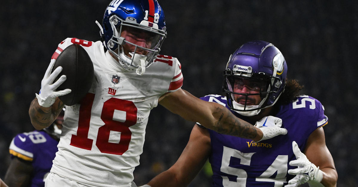 Stellar Daniel Jones leads Giants to upset of Vikings in NFC wild-card  round - CBS New York