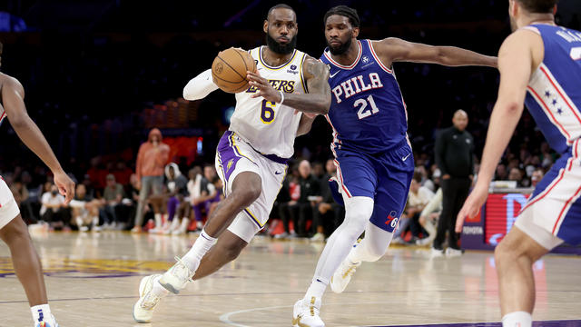 Philadelphia 76ers v Los Angeles Lakers 