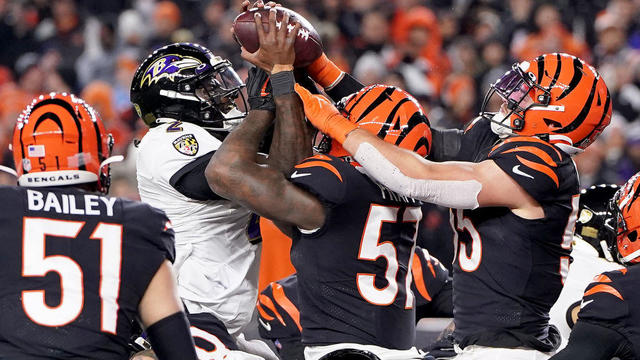 Hubbard's 98-yard fumble return lifts Bengals over Ravens