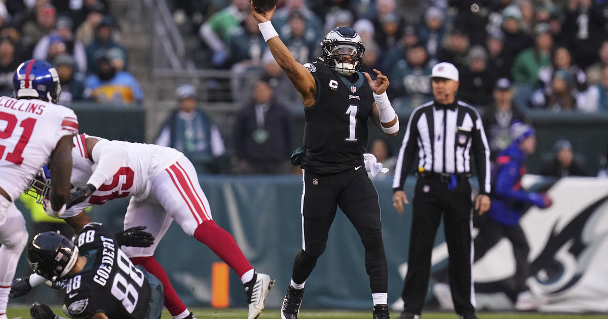 Sources - Jalen Hurts' status uncertain for Eagles' Week 17 game
