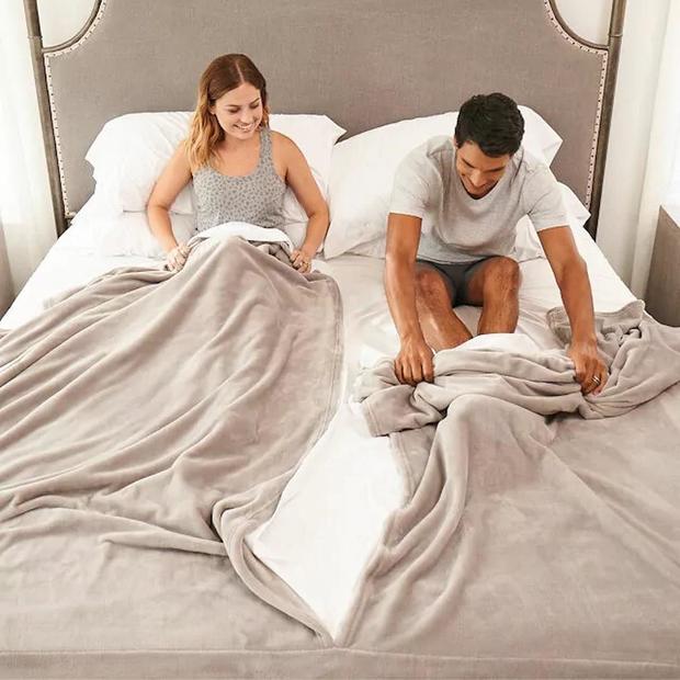 Couple's Split Blanket and Sheet Set 