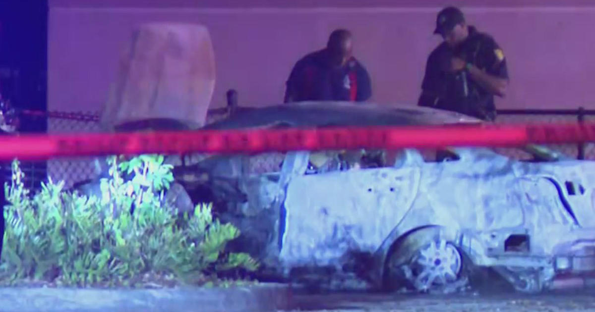 Physique uncovered in burning vehicle in Fort Lauderdale