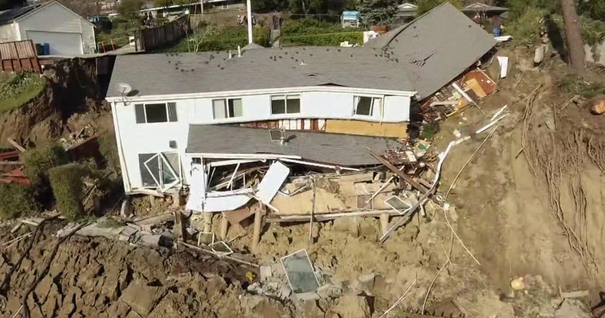 Orinda houses threatened by growing landslide as Bay Area dries out ...