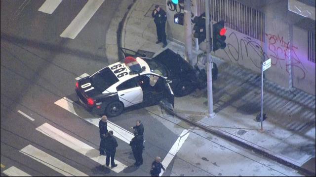 lapd-crash-dtla-pole.jpg 