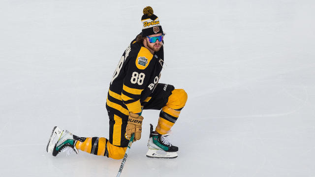 NHL: JAN 02 2023 Winter Classic - Penguins at Bruins 