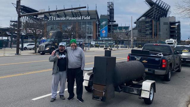 eagles-fans-arrive-early-for-tailgate.jpg 