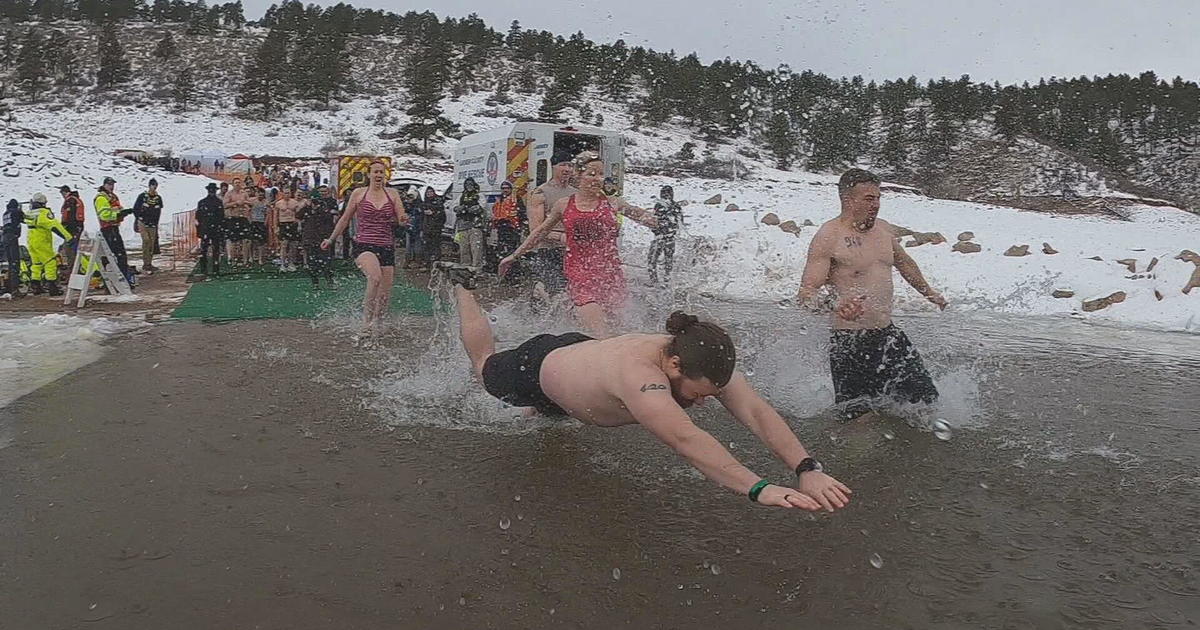 Coloradans finish 5K race with "bone cracking cold" polar plunge CBS