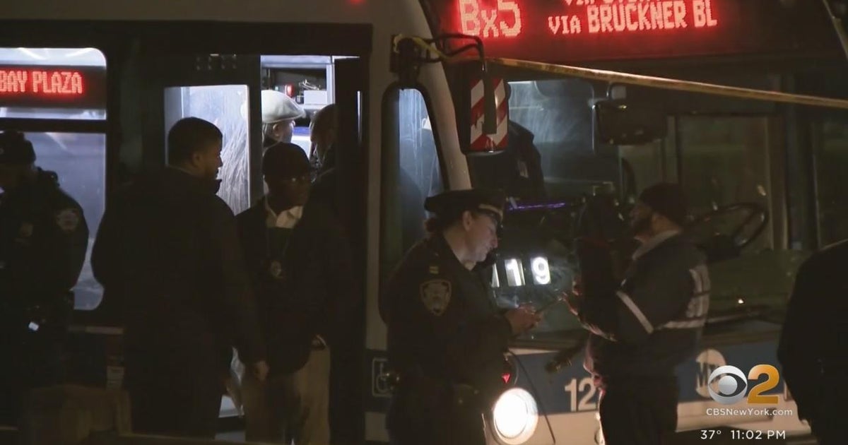 Teenager shot in the Bronx - CBS New York