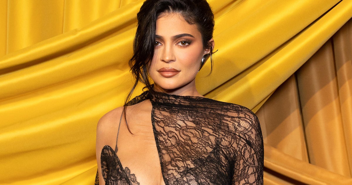 Kylie Jenner reveals son's name and how to pronounce it - Vimarsana News
