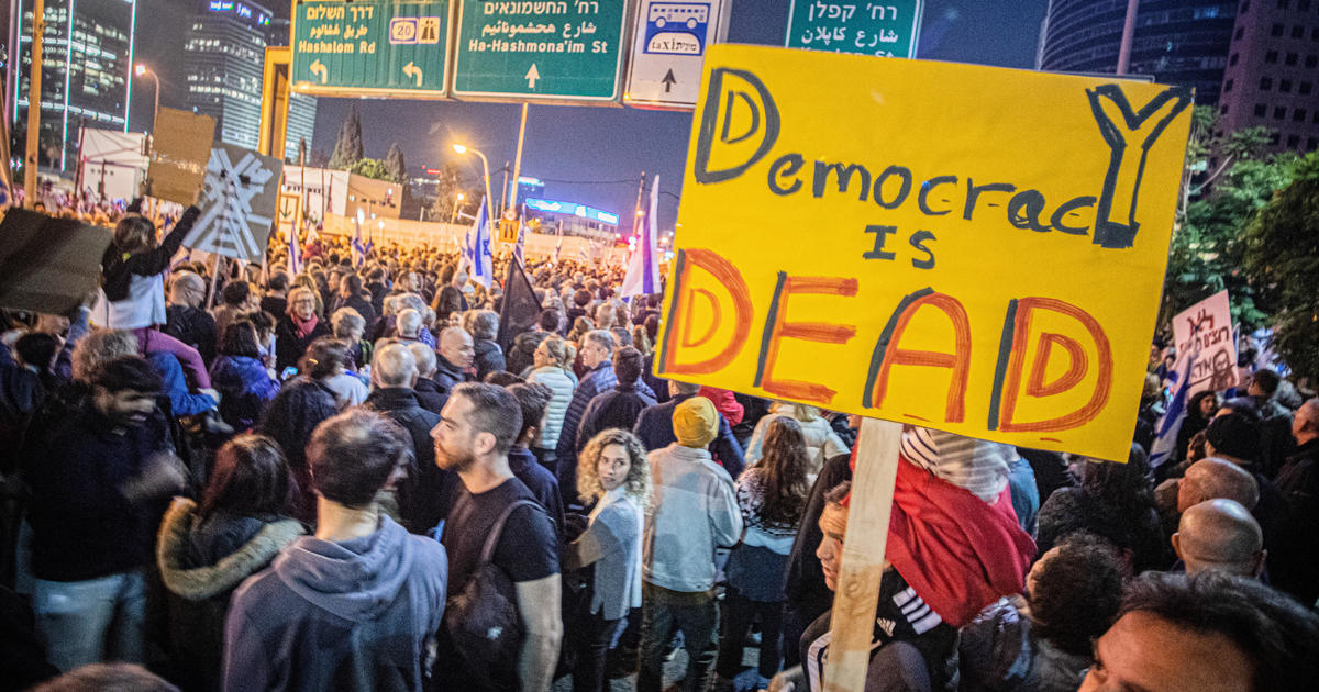 Thousands hit Israel's streets to protest "scary" new government under Benjamin Netanyahu