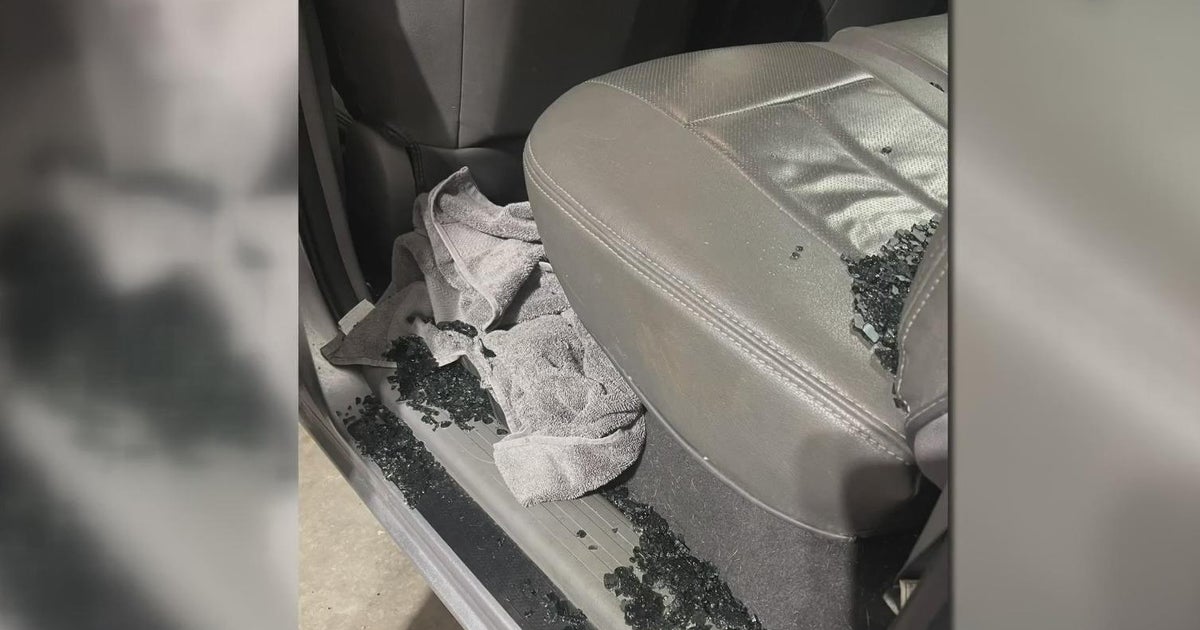 Security concerns at Midway parking lot after cars damaged - CBS Chicago