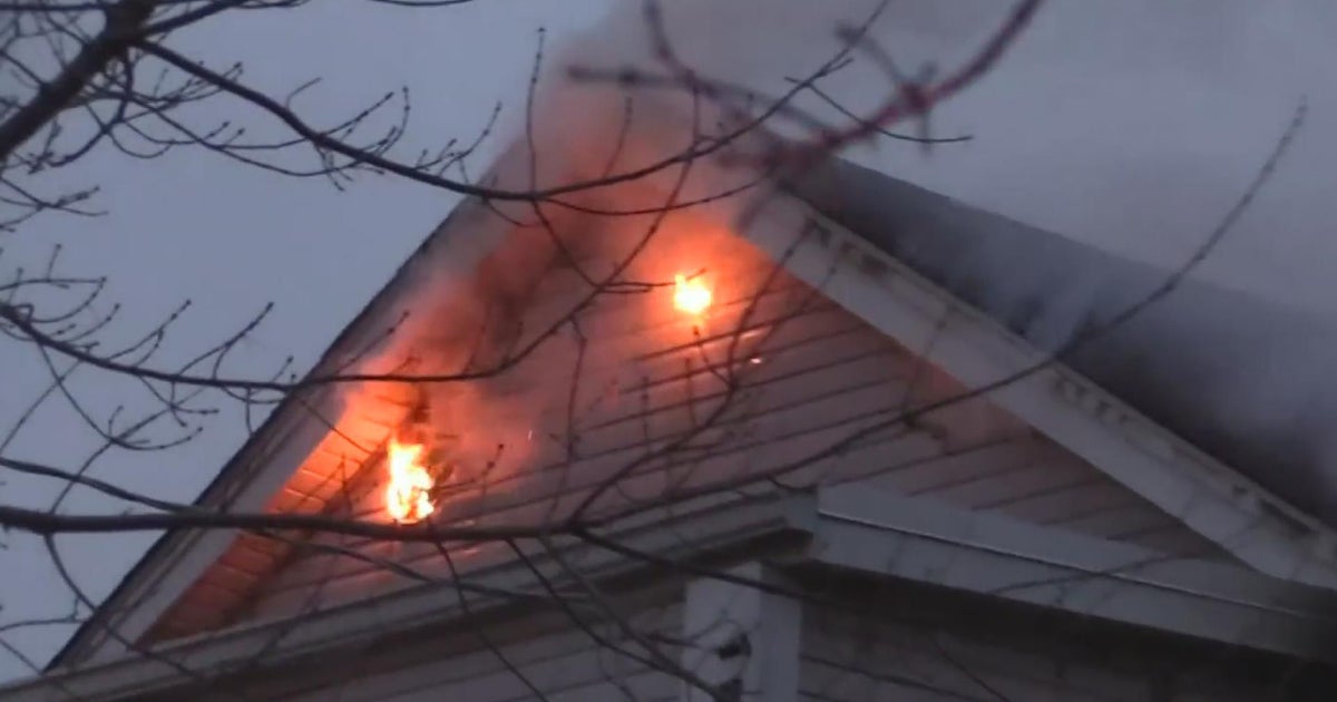 Evanston firefighters battle multi-unit building fire - CBS Chicago