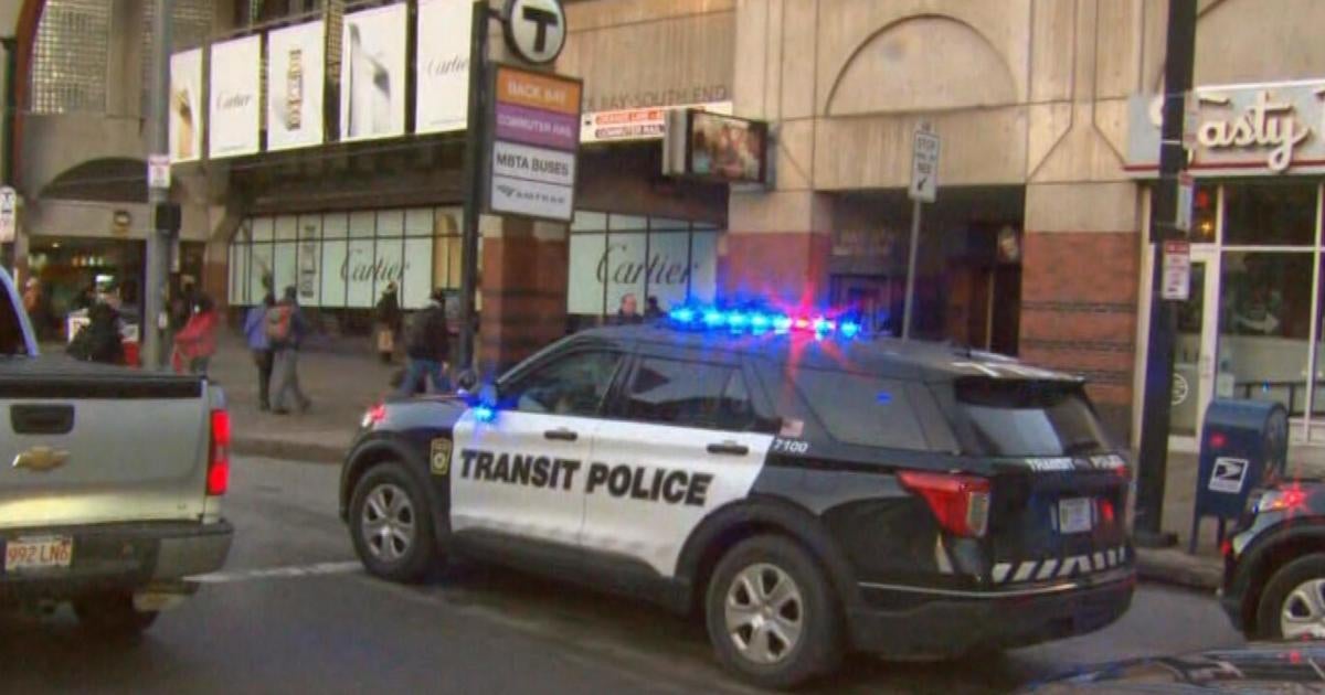 Argument over seat led to stabbing on Orange Line, police say - CBS Boston